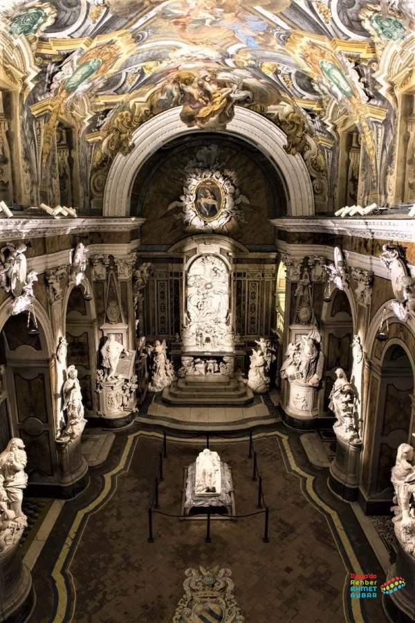 Napoli, Sansevero Örtülü İsa Heykeli