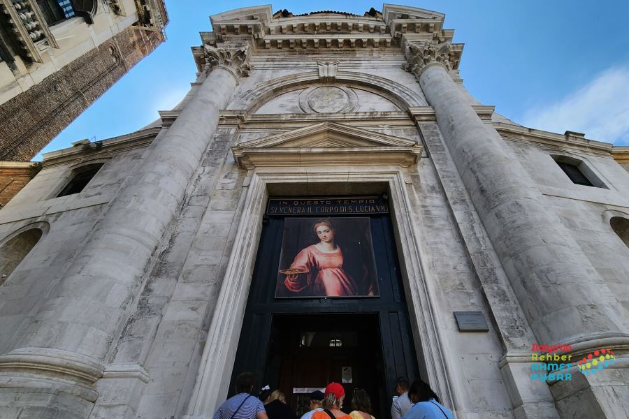 Venedik, Burano Adası