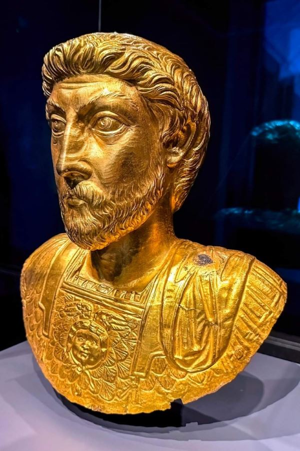 Marcus Aurelius, Altın Büstü