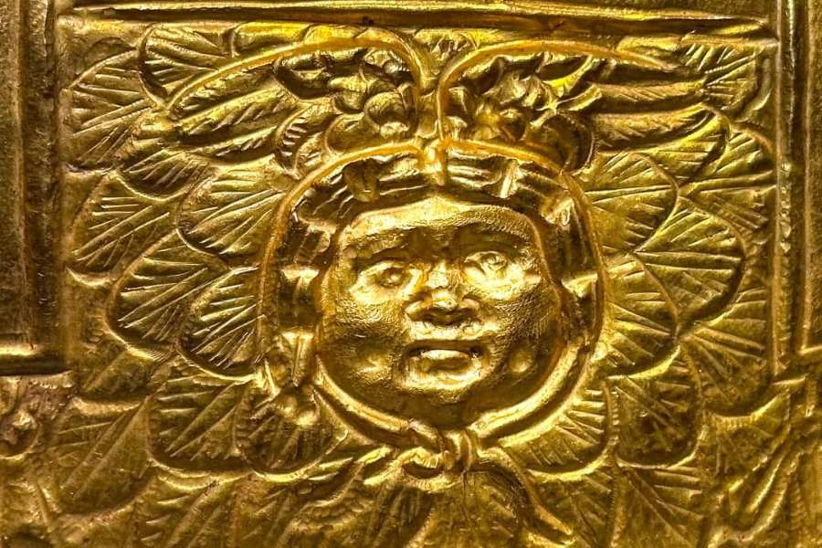 Marcus Aurelius, Altın Büstü