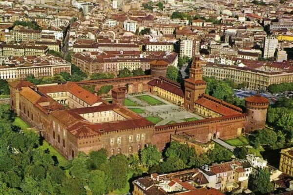 Milano & Kuşbakışı Castello Sforzesco (Kalesi) İtalya Milano