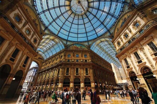 Milano & Dev Kubbesi ile Galleria Vittorio Emanuele II İtalya Milano