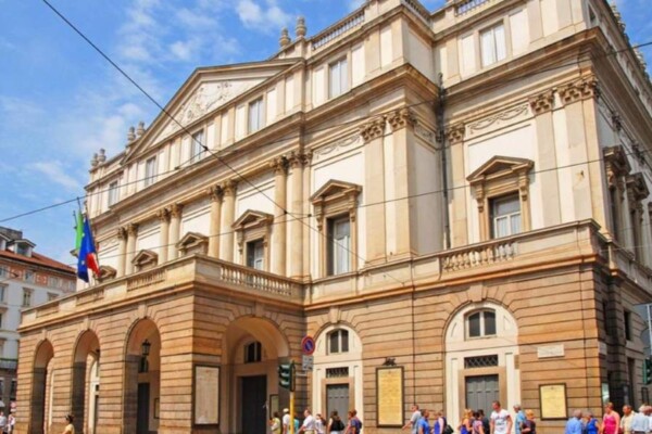 Milano & Dıştan Teatro La Scala (La Scala Tiyatrosu) İtalya Milano