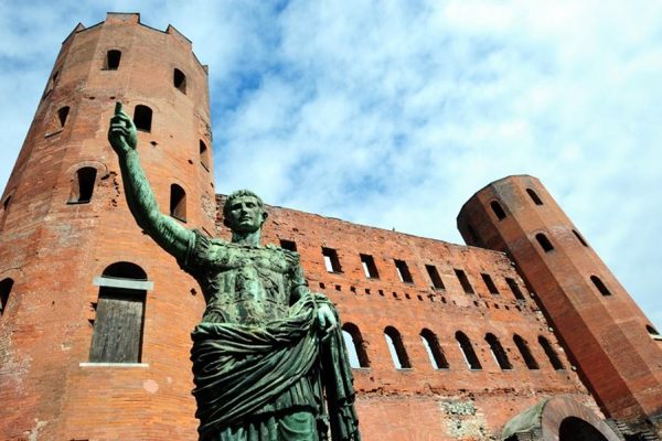 Torino & Palatina Kapısı, Augustus Anıtı İtalya Torino