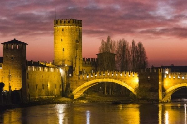 Verona & Castelvecchio Köprüsü İtalya Verona